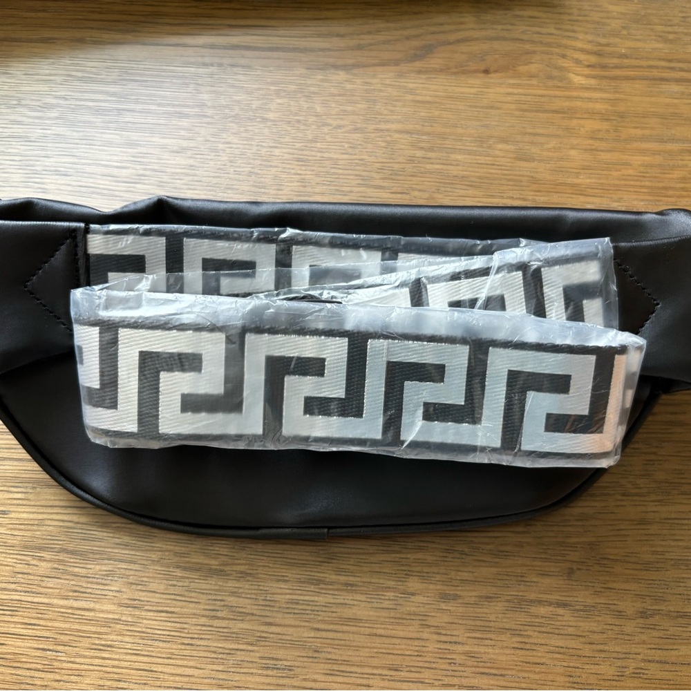 NEW Versace Fragrances Black Belt Bag NWT Black Silver - Picture 6 of 8